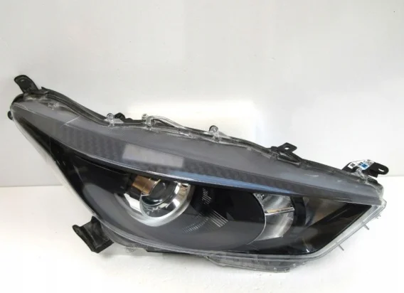 LAMPA PRZÓD TOYOTA YARIS 4 IV ZWYKŁA SOCZEWKA 20- / MAZDA 2 22- RH Do wyczerpania zapasów
